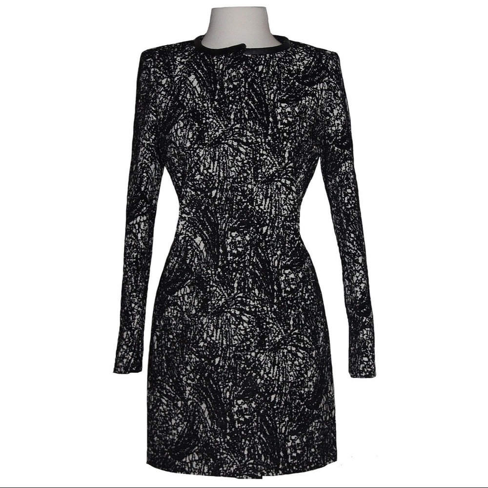 Tahari Coat NWT Sz Small Black White Front Snap